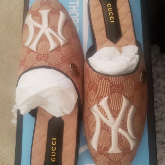 Gucci Princeton Supreme NY Yankees Patch Mules/Slides - Picture 8 of 9